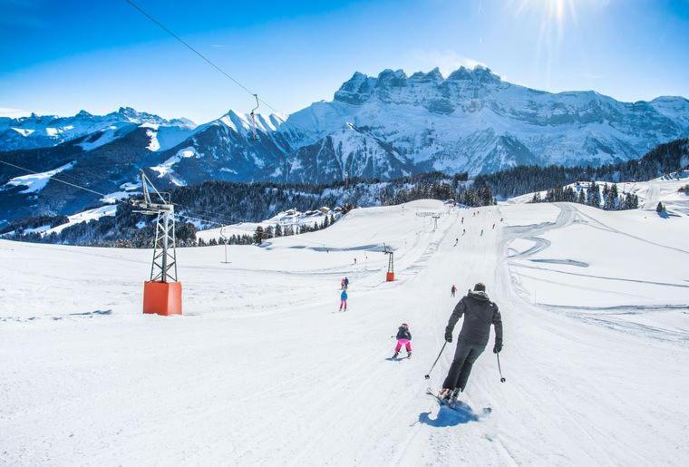 Backpacker Le Petit Baroudeur Hostel Champéry Kültér fotó