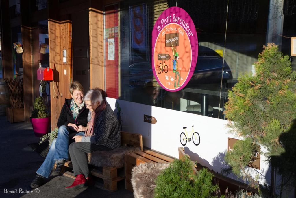 Backpacker Le Petit Baroudeur Hostel Champéry Kültér fotó