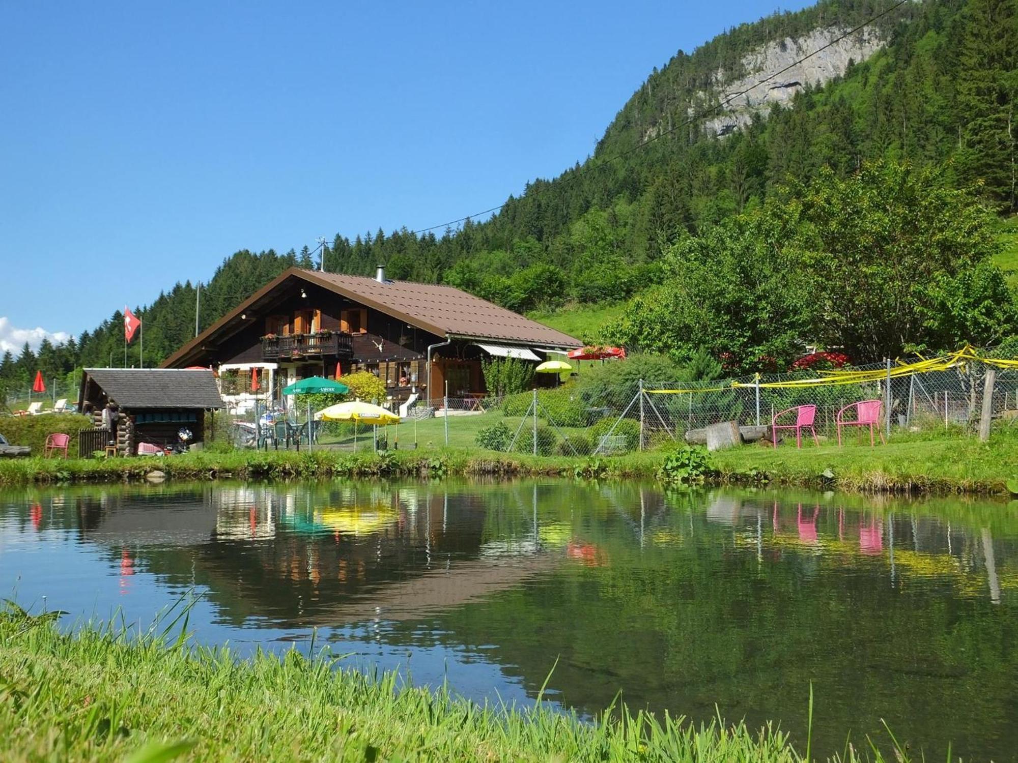 Backpacker Le Petit Baroudeur Hostel Champéry Kültér fotó