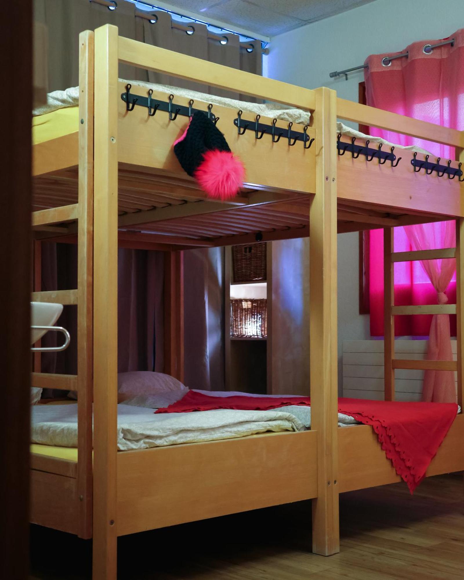 Backpacker Le Petit Baroudeur Hostel Champéry Kültér fotó